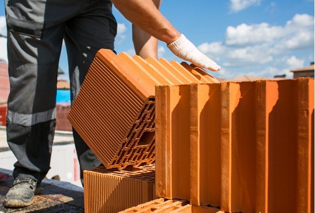 Как строительство дома из керамических блоков экономит ваши деньги?