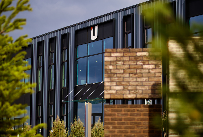 Владелец MBsaun оценил эксклюзив: на выставке Юнимарт прошла встреча по премиум-материалам для бань и СПА