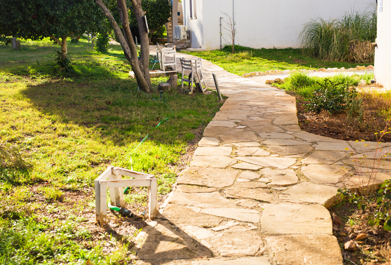 Дорожки на дачном участке: практическое руководство