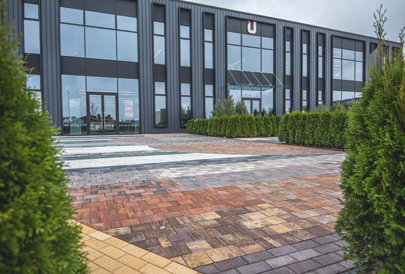 АСЦ «Юнимарт» – единственный официальный дилер премиальной тротуарной плитки «Готика» 