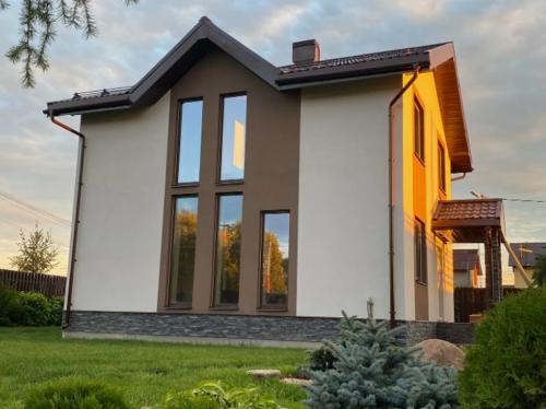 Не боится дождя, снега и солнца Не боится дождя, снега и солнца