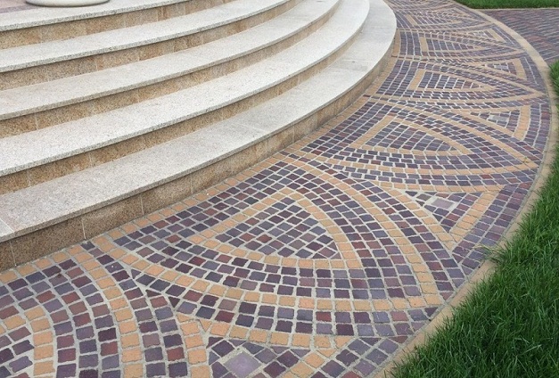 Клинкерная мозаичная брусчатка Feldhaus Klinker — эффектный вариант мощения тротуара