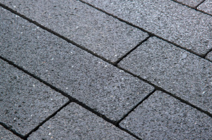 Тротуарная плитка Фабрика Готика Granite Новый город Finerro амфиболит частичный прокрас 240/160/80х160х60 мм – купить в Москве
