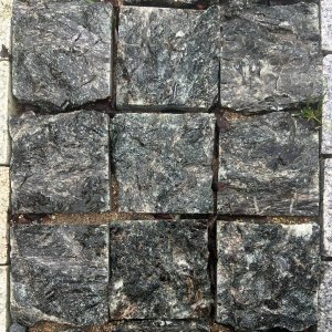 Брусчатка гранитная Сопка Бунтина пилено-колотая 100х100х50 мм – купить в Москве